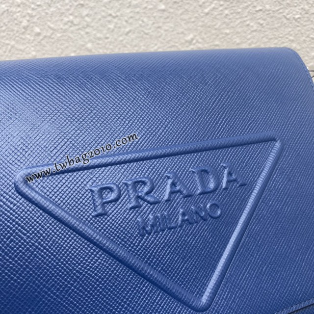 Prada專櫃新款刺繡織帶男斜跨包 2VD046 普拉達Saffiano皮革時尚翻蓋男士單肩包 csp1307